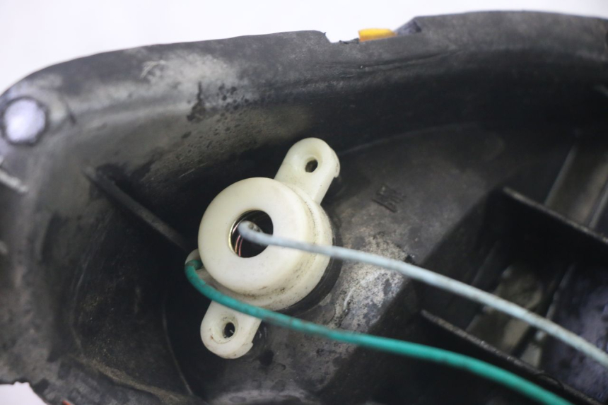 photo de FANALE POSTERIORE SUKIDA TOP 1 50 (2003 - 2010) - Stato della superficie e materiale