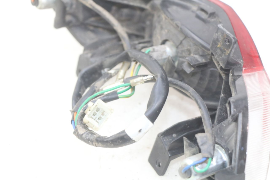 photo de FANALE POSTERIORE PEUGEOT TWEET 4T 50 (2010 - 2014) - Zoom sullo stato d'uso