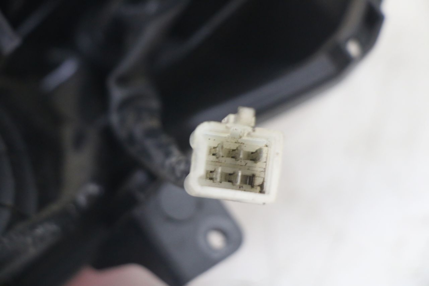 photo de FANALE POSTERIORE PEUGEOT TWEET 4T 50 (2018 - 2022) - Stato della superficie e materiale