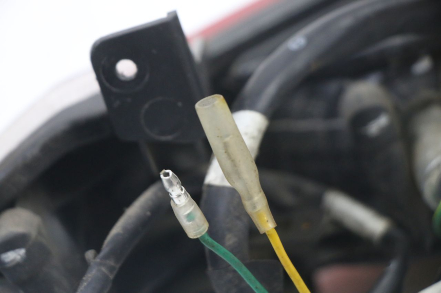 photo de FANALE STOP POSTERIORE  PEUGEOT TWEET PRO CARGO 50 (2018 - 2022) - Dettagli dei punti di fissaggio