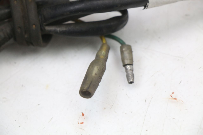 photo de FANALE STOP POSTERIORE  PEUGEOT TWEET 125 (2018 - 2021) - Stato della superficie e materiale