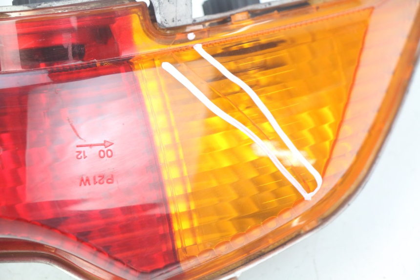 photo de FANALE POSTERIORE SUZUKI UH BURGMAN 125 (2002 - 2006) - Dettagli dei punti di fissaggio