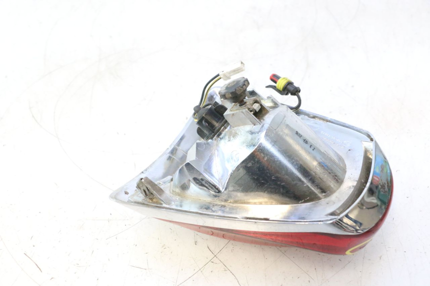 photo de FANALE POSTERIORE PIAGGIO VESPA PRIMAVERA 2T 50 (2013 - 2018) - Altra vista dell'articolo