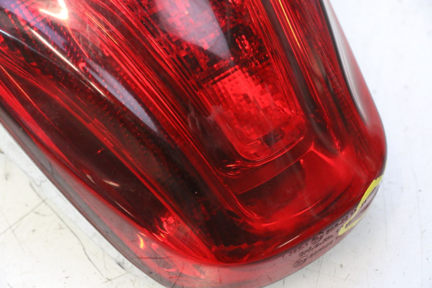 photo de FANALE POSTERIORE PIAGGIO VESPA PRIMAVERA 2T 50 (2013 - 2018) - Primo piano ad alta risoluzione