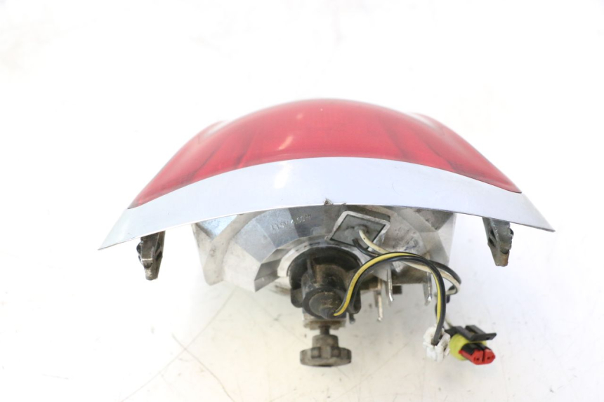 photo de FANALE POSTERIORE PIAGGIO VESPA PRIMAVERA 2T 50 (2013 - 2018) - Altra angolazione