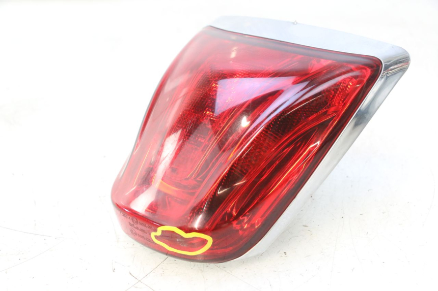 photo de FANALE POSTERIORE PIAGGIO VESPA PRIMAVERA 2T 50 (2013 - 2018) - Primo piano tecnico