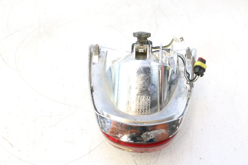 photo de FANALE POSTERIORE PIAGGIO VESPA PRIMAVERA 2T 50 (2013 - 2018) - Stato della superficie e materiale