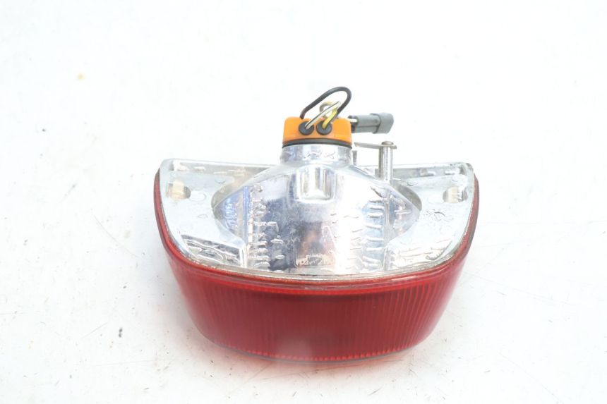photo de FANALE POSTERIORE PIAGGIO VESPA S 2T 50 (2007 - 2014) - Dettagli dei punti di fissaggio