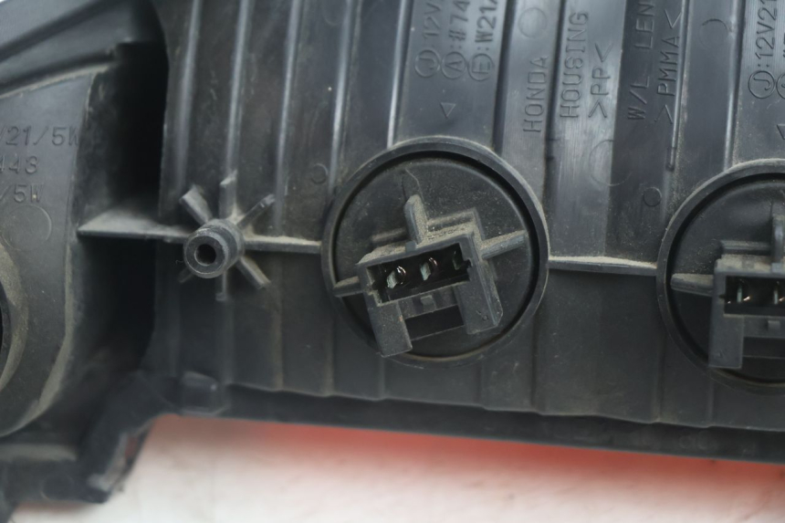 photo de FANALE STOP POSTERIORE  HONDA VFR FI RC46 800 (1998 - 2001) - Marcature e riferimenti originali