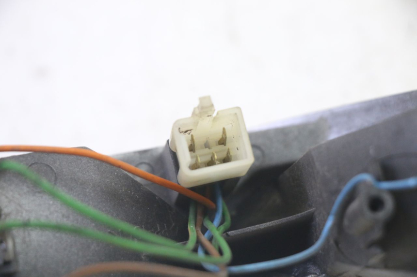 photo de FANALE STOP POSTERIORE  PEUGEOT VIVACITY 100 (1999 - 2008) - Stato della superficie e materiale