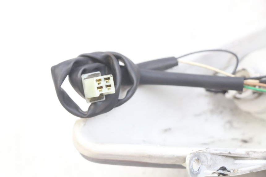 photo de FANALE POSTERIORE YAMAHA XMAX X-MAX 125 (2006 - 2009) - Stato della superficie e materiale