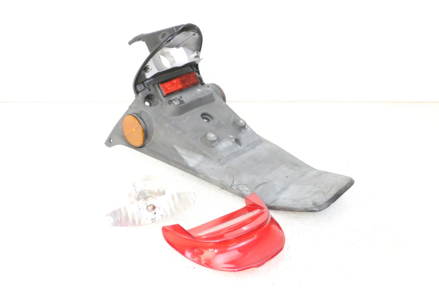 photo de FANALE STOP POSTERIORE  HONDA X8R 50 (1998 - 2003) - Dettagli dei punti di fissaggio