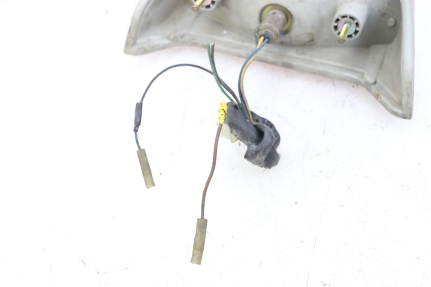 photo de FANALE STOP POSTERIORE  YAMAHA XJN DIVERSION 600 (2000 - 2003) - Dettagli dei punti di fissaggio