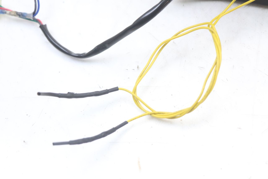 photo de FANALE STOP POSTERIORE  YAMAHA FZ1 FAZER 1000 (2007 - 2009) - Marcature e riferimenti originali