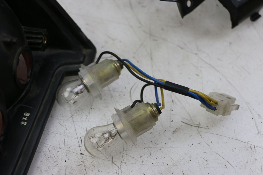 photo de FANALE STOP POSTERIORE  YAMAHA FZS FAZER 600 (2001 - 2003) - Vista d'insieme del prodotto