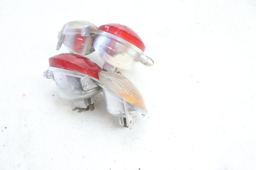 photo de FANALE POSTERIORE YAMAHA YP MAJESTY 125 (2007 - 2010) - Altra angolazione