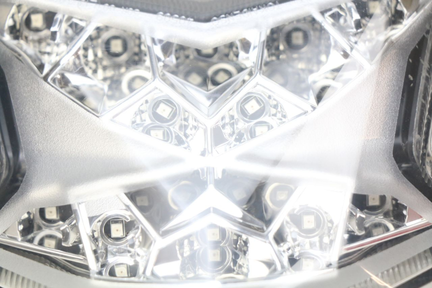 photo de FANALE POSTERIORE KAWASAKI Z 650 (2016 - 2019) - Dettagli dei punti di fissaggio