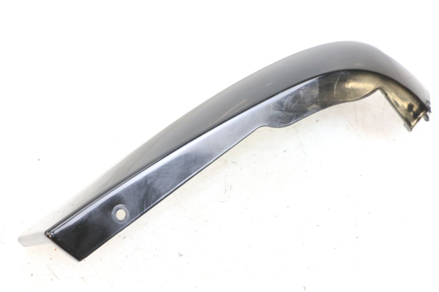 photo de PARAFANGO POSTERIORE DESTRO E-MAX 80L 1 (2011 - 2014) - Dettagli dei punti di fissaggio