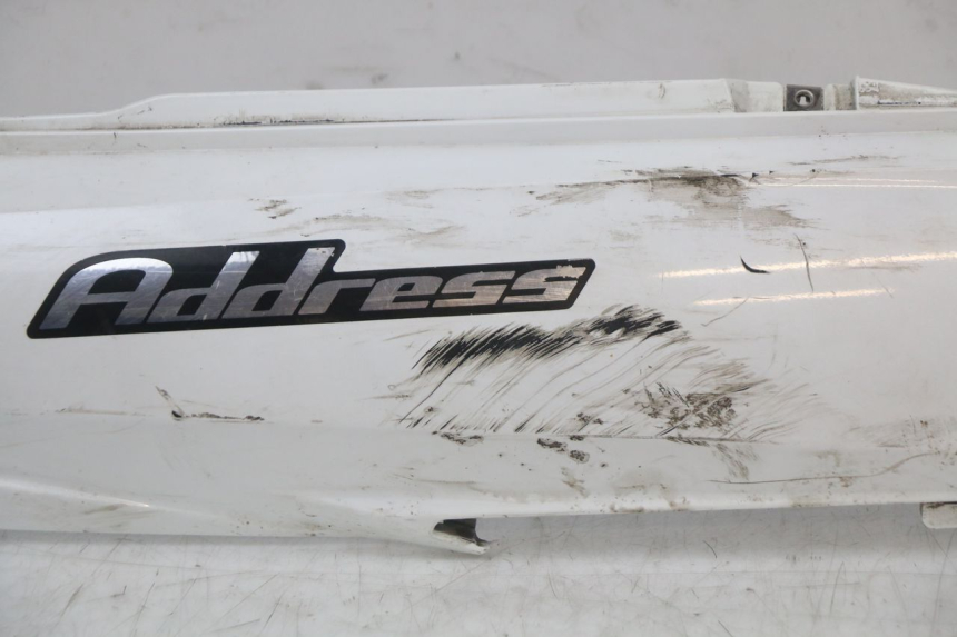 photo de CARENA POSTERIORE DESTRA SUZUKI ADDRESS 110 (2015 - 2020) - Altra angolazione