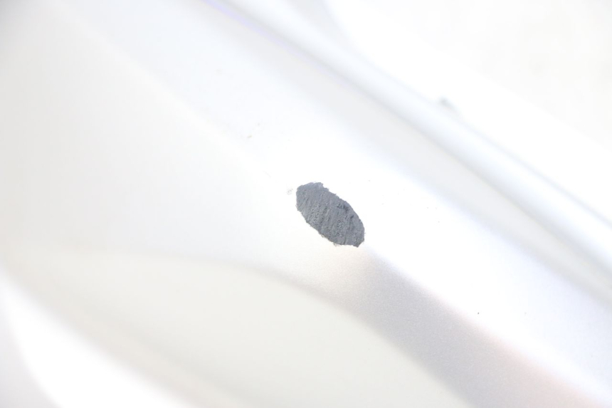 photo de PARAFANGO POSTERIORE DESTRO YAMAHA AEROX 2T 50 (2013 - 2017) - Stato della superficie e materiale