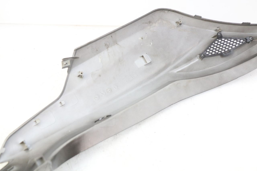 photo de PARAFANGO POSTERIORE DESTRO KYMCO AGILITY 16+ 4T 50 (2018 - 2023) - Caratteristiche distintive