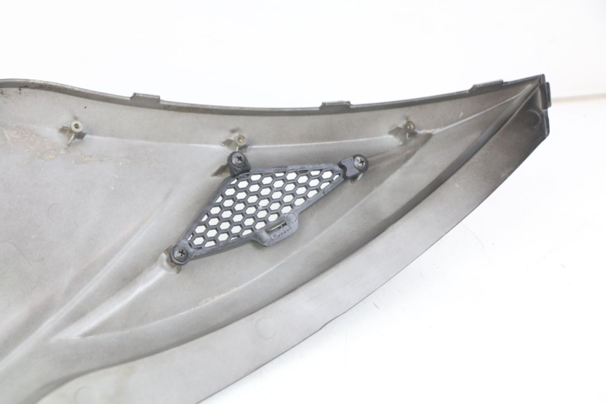 photo de PARAFANGO POSTERIORE DESTRO KYMCO AGILITY 16+ 4T 50 (2018 - 2023) - Zoom sui componenti