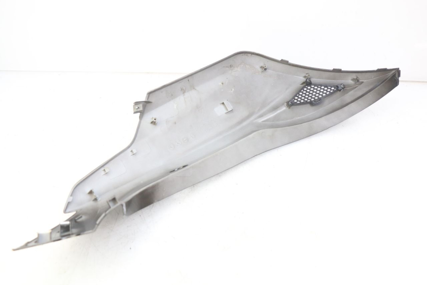 photo de PARAFANGO POSTERIORE DESTRO KYMCO AGILITY 16+ 4T 50 (2018 - 2023) - Primo piano ad alta risoluzione