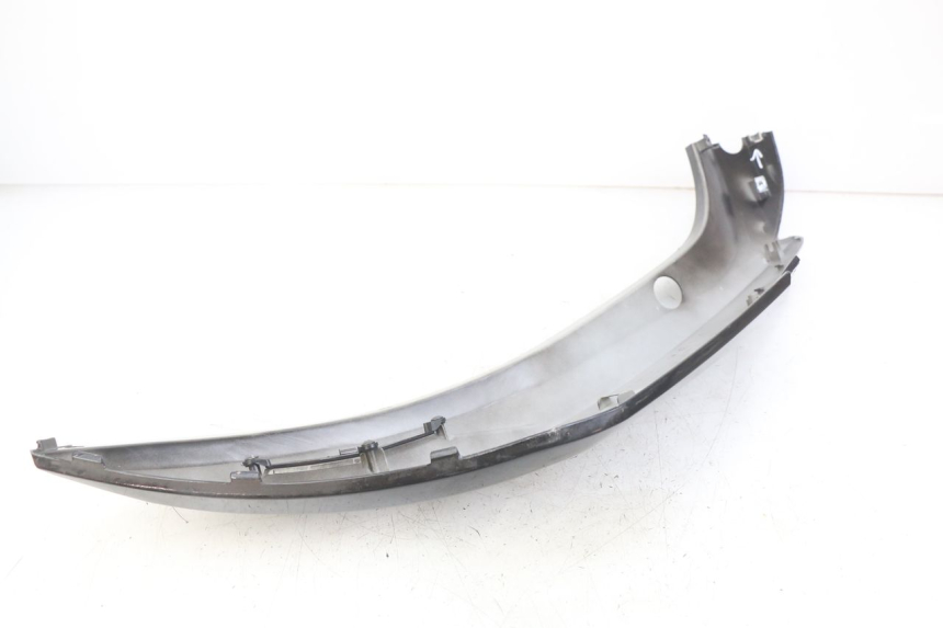 photo de PARAFANGO POSTERIORE DESTRO KYMCO AGILITY 16+ 4T 50 (2018 - 2023) - Stato della superficie e materiale