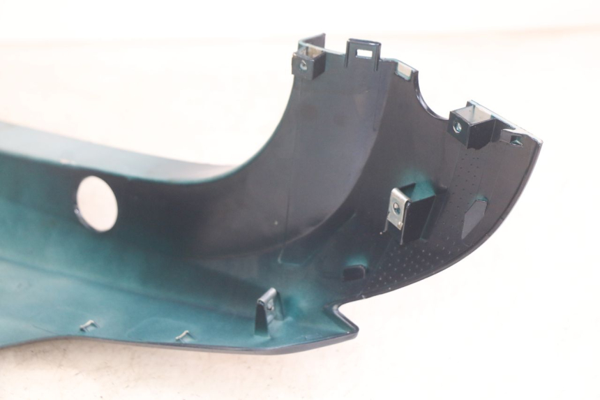 photo de PARAFANGO POSTERIORE DESTRO KYMCO AGILITY 16+ 4T 50 (2018 - 2023) - Primo piano tecnico