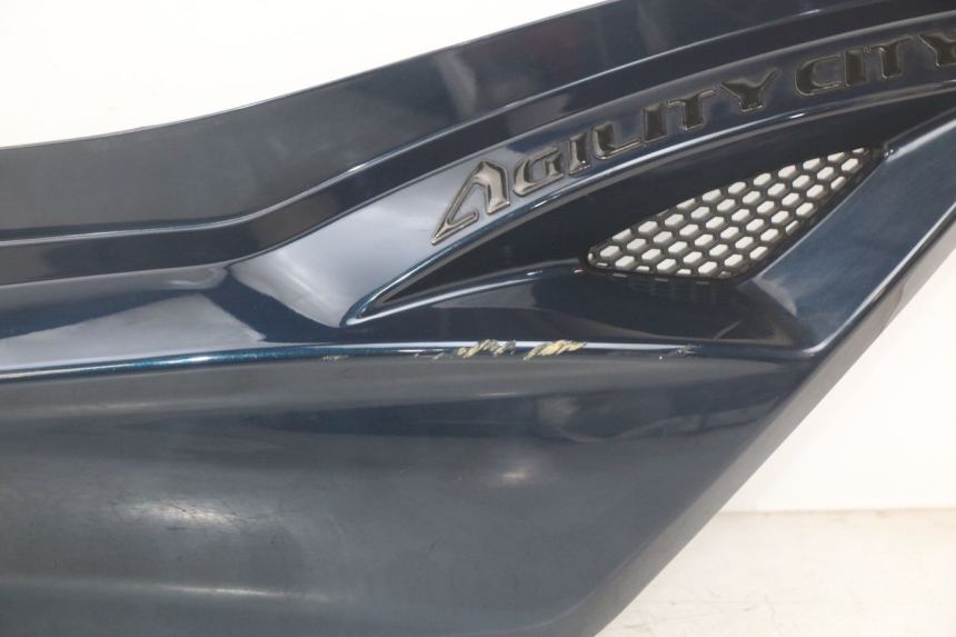 photo de PARAFANGO POSTERIORE DESTRO KYMCO AGILITY 16+ 4T 50 (2018 - 2023) - Marcature e riferimenti originali