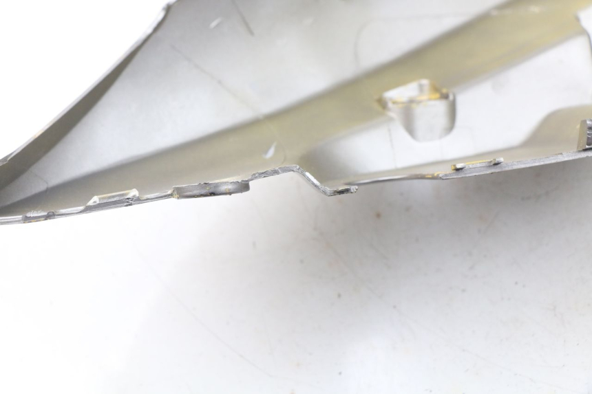 photo de PARAFANGO POSTERIORE DESTRO KYMCO AGILITY 4T 50 (2005 - 2018) - Dettagli dei punti di fissaggio