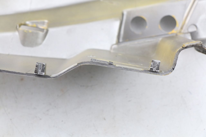 photo de PARAFANGO POSTERIORE DESTRO KYMCO AGILITY 4T 50 (2005 - 2018) - Stato della superficie e materiale