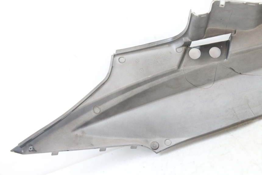 photo de PARAFANGO POSTERIORE DESTRO KYMCO AGILITY 4T 50 (2005 - 2018) - Dettagli dei punti di fissaggio