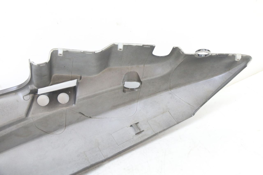 photo de PARAFANGO POSTERIORE DESTRO KYMCO AGILITY 4T 50 (2005 - 2018) - Stato della superficie e materiale