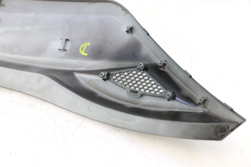 photo de CARENA POSTERIORE DESTRA KYMCO AGILITY CITY 16P 125 (2015 - 2024) - Caratteristiche distintive