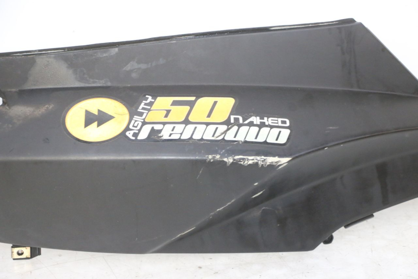 photo de CARENA POSTERIORE DESTRA KYMCO AGILITY NAKED RENOUVO 2T 50 (2011 - 2018) - Caratteristiche distintive