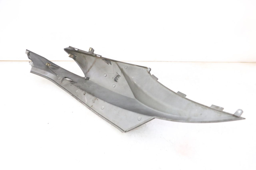 photo de CARENA POSTERIORE DESTRA KYMCO AGILITY NAKED RENOUVO 2T 50 (2011 - 2018) - Zoom sullo stato d'uso