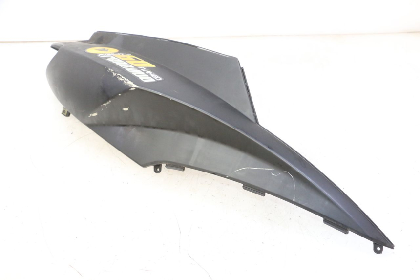 photo de CARENA POSTERIORE DESTRA KYMCO AGILITY NAKED RENOUVO 2T 50 (2011 - 2018) - Marcature e riferimenti originali