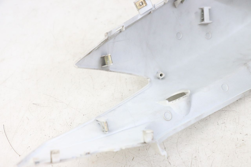 photo de CARENA POSTERIORE DESTRA KYMCO AGILITY RS 4T 50 (2009 - 2013) - Altra angolazione