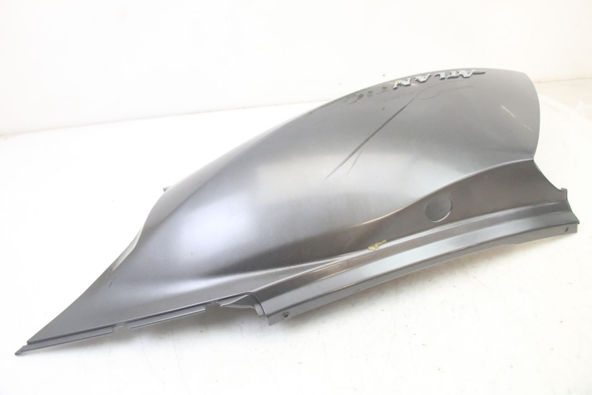 photo de PARAFANGO POSTERIORE DESTRO APRILIA ATLANTIC 125 (2003 - 2009) - Primo piano tecnico