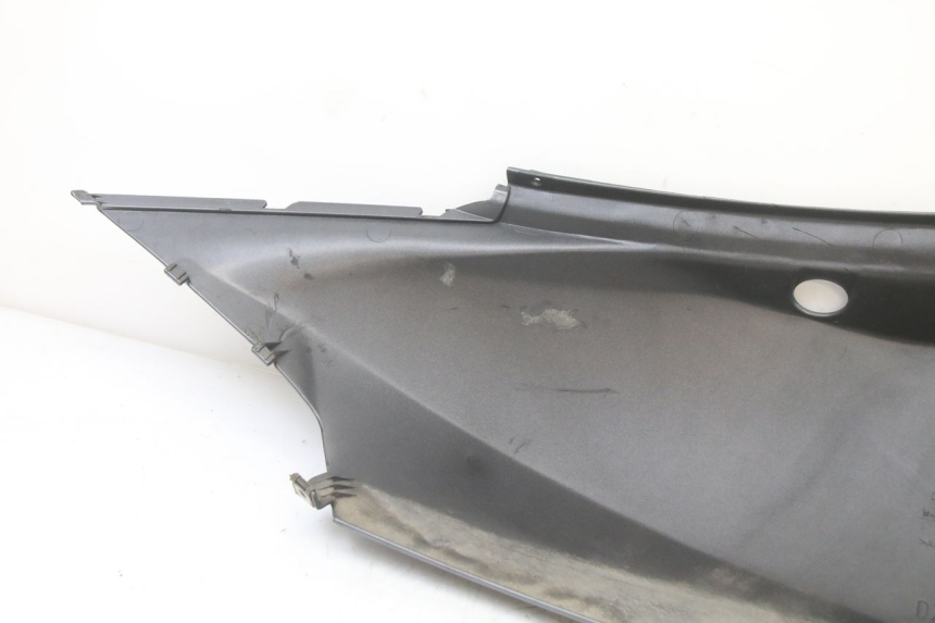 photo de PARAFANGO POSTERIORE DESTRO APRILIA ATLANTIC 125 (2003 - 2009) - Dettagli dei punti di fissaggio