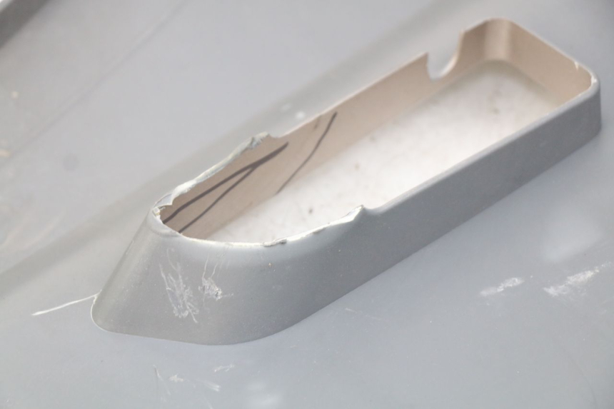 photo de PARAFANGO POSTERIORE DESTRO ECCITY ARTELEC 670 1 (2013 - 2017) - Zoom sullo stato d'uso