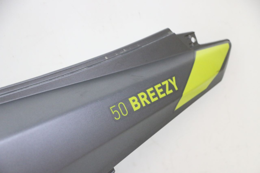 photo de CARENA POSTERIORE DESTRA MOTRON BREEZY 4T 50 (2021 - 2025) - Caratteristiche distintive