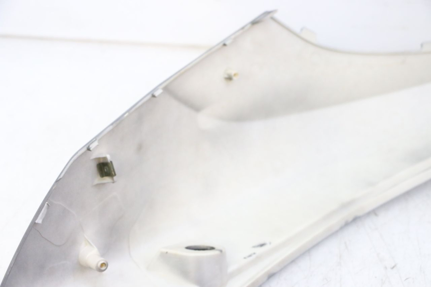 photo de CARENA POSTERIORE DESTRA MOTRON BREEZY 4T 50 (2021 - 2025) - Zoom sullo stato d'uso