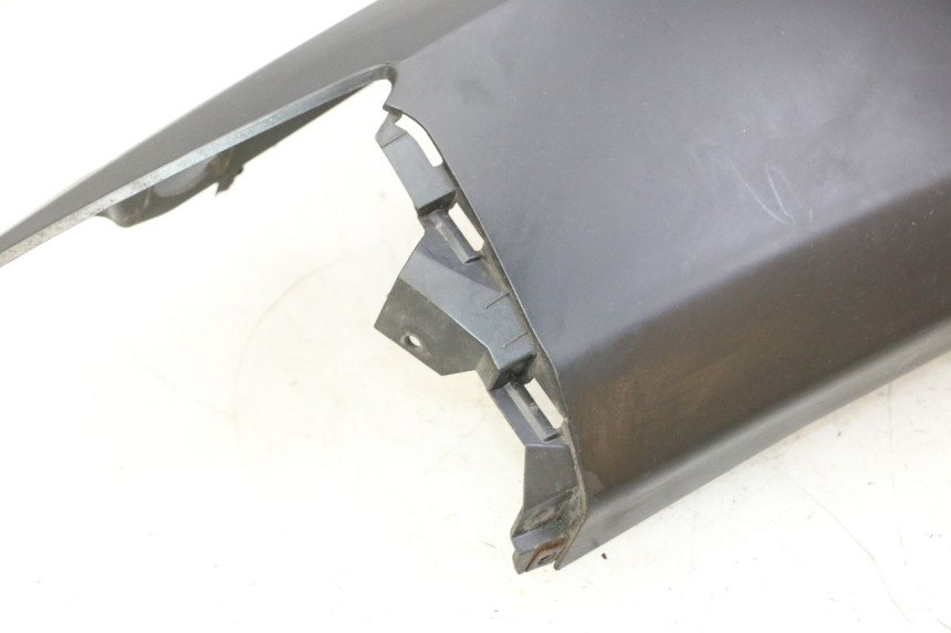 photo de CARENA POSTERIORE DESTRA SUZUKI BURGMAN 125 (2007 - 2014) - Zoom sui componenti