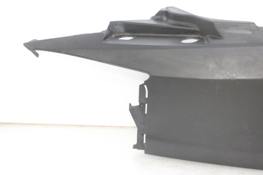 photo de CARENA POSTERIORE DESTRA SUZUKI BURGMAN 125 (2007 - 2014) - Focus sulla struttura