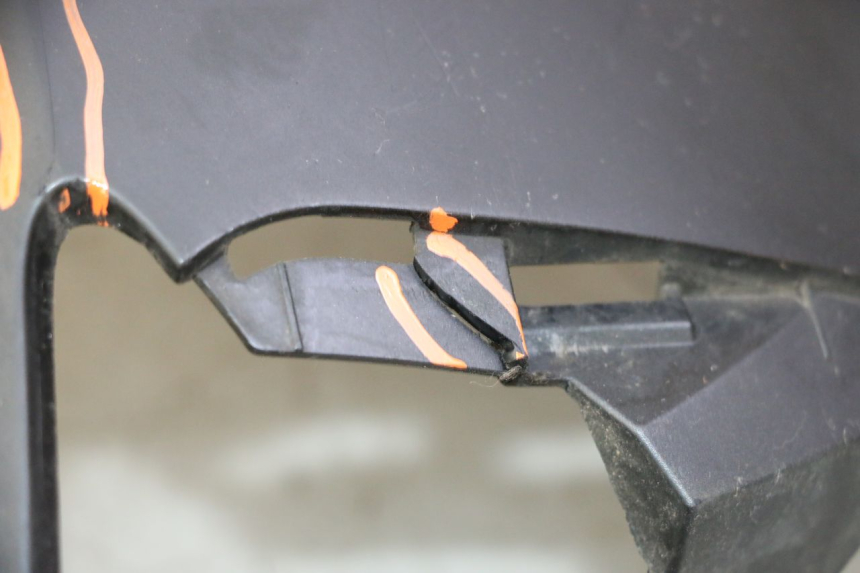 photo de CARENA POSTERIORE DESTRA SUZUKI BURGMAN 125 (2007 - 2014) - Zoom sullo stato d'uso