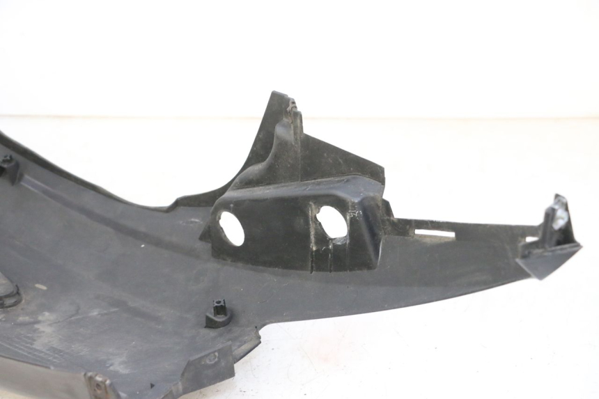 photo de CARENA POSTERIORE DESTRA SUZUKI BURGMAN 125 (2007 - 2014) - Dettagli dei punti di fissaggio