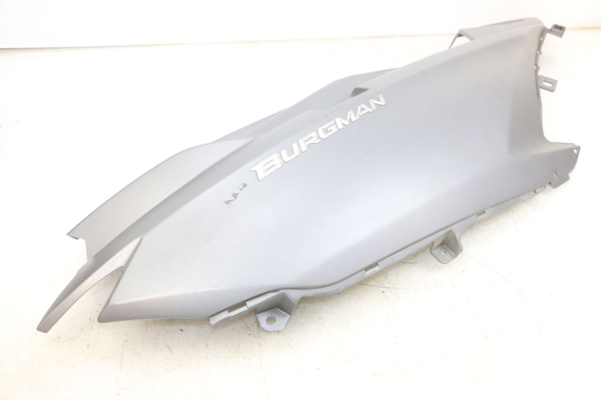 photo de CARENA POSTERIORE DESTRA SUZUKI BURGMAN 650 (2013 - 2020) - Stato della superficie e materiale