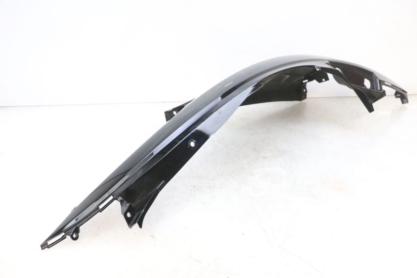 photo de CARENA POSTERIORE DESTRA SUZUKI BURGMAN 125 (2007 - 2014) - Dettagli dei punti di fissaggio